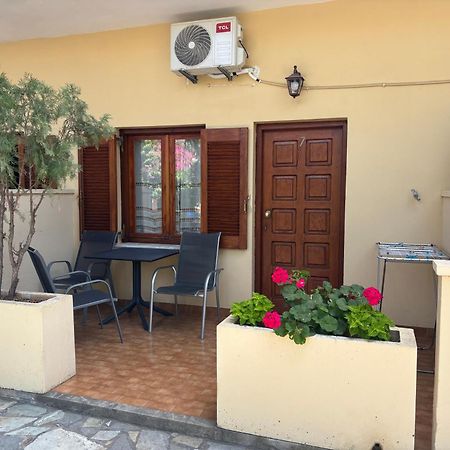 Stelios Rooms Палеохора Екстер'єр фото