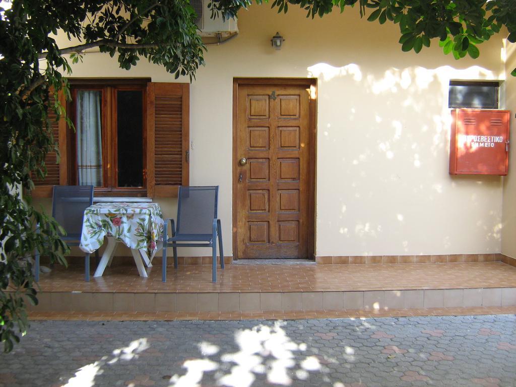 Stelios Rooms Палеохора Екстер'єр фото