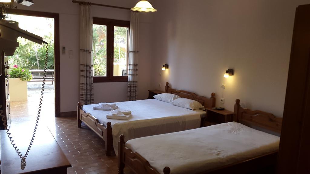 Stelios Rooms Палеохора Екстер'єр фото